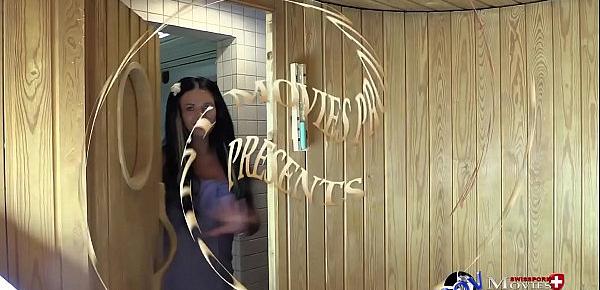 Das Model Julia beim Dreier in der Sauna - SPM Julia25 TR07